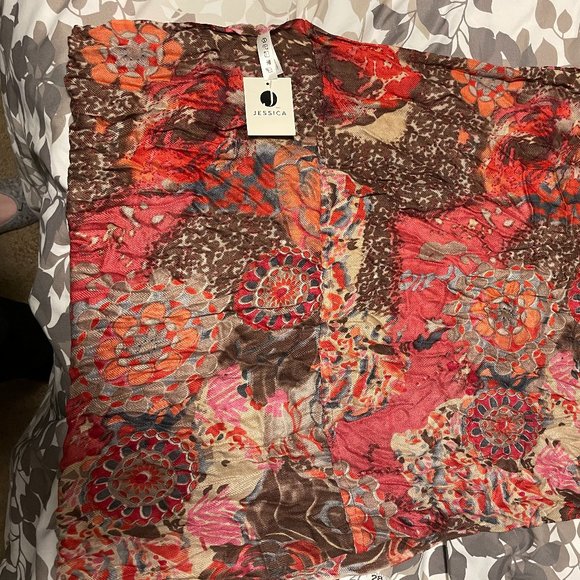 ⭐️5 for $25⭐️ 
Brown & Orange Floral Infinity Scarf - Picture 2 of 2